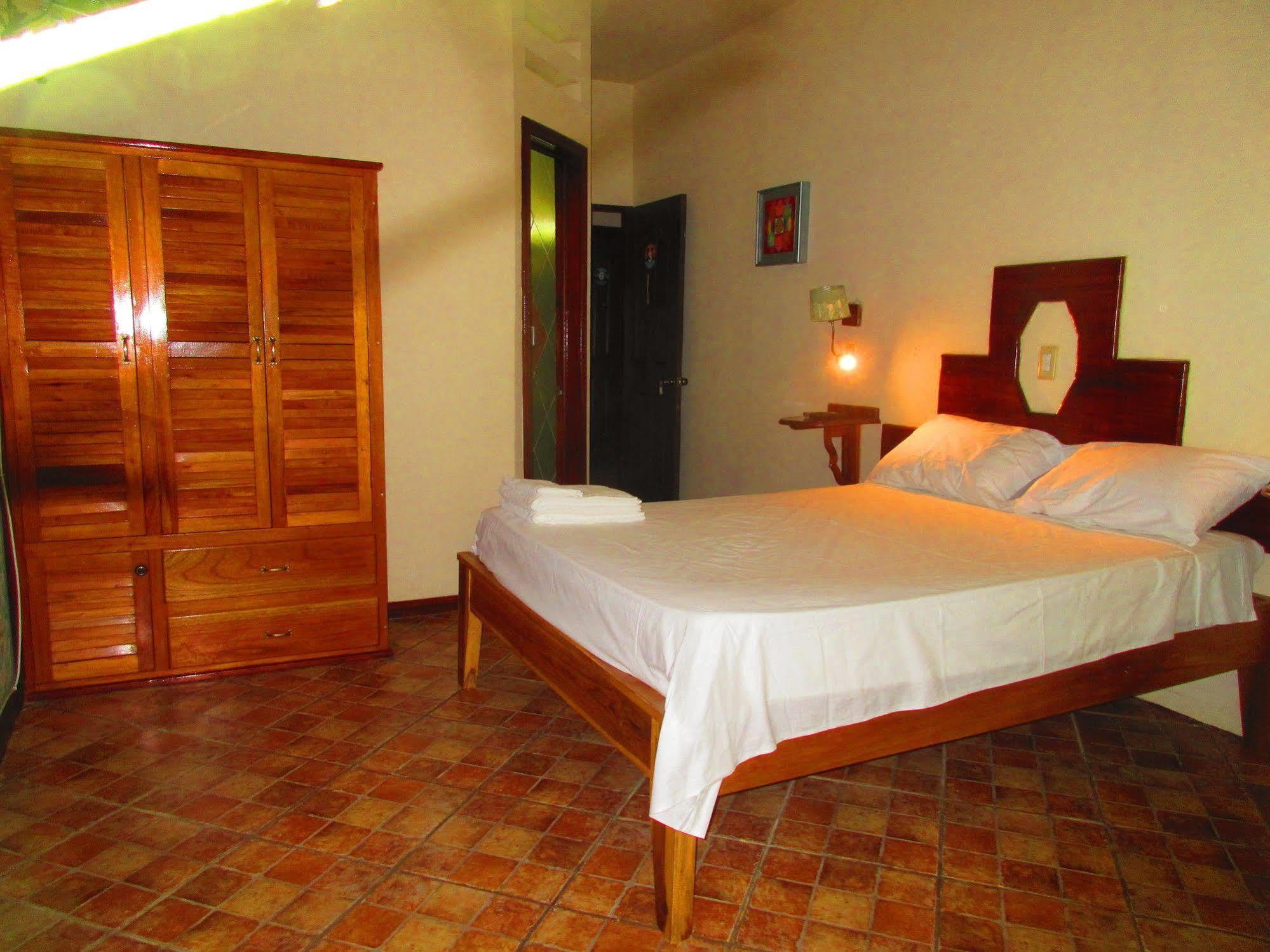 Los Balcones Over The Sea Hotel Bocas del Toro Buitenkant foto